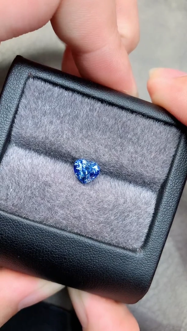 【闪购商品】蓝宝石裸石未镶嵌2.02ct 无烧心形矢车菊 YH