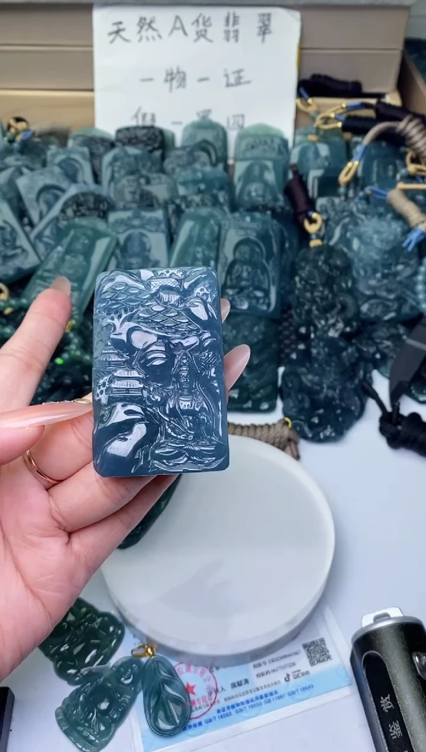 颈饰未镶嵌翡翠
