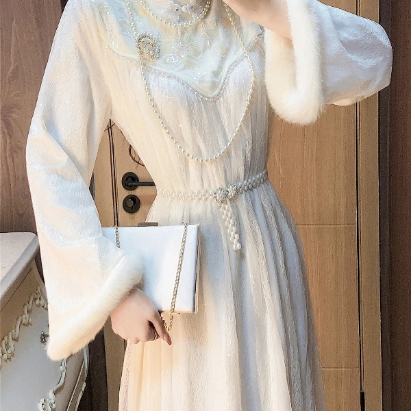 艾日秀新中式钉珠流苏加绒复古高级感时尚气质连衣裙配腰带G0889