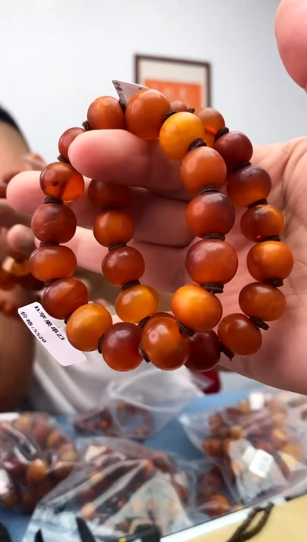 未镶嵌蜜蜡珠宝奇石假一罚十，微瑕多样性发一件