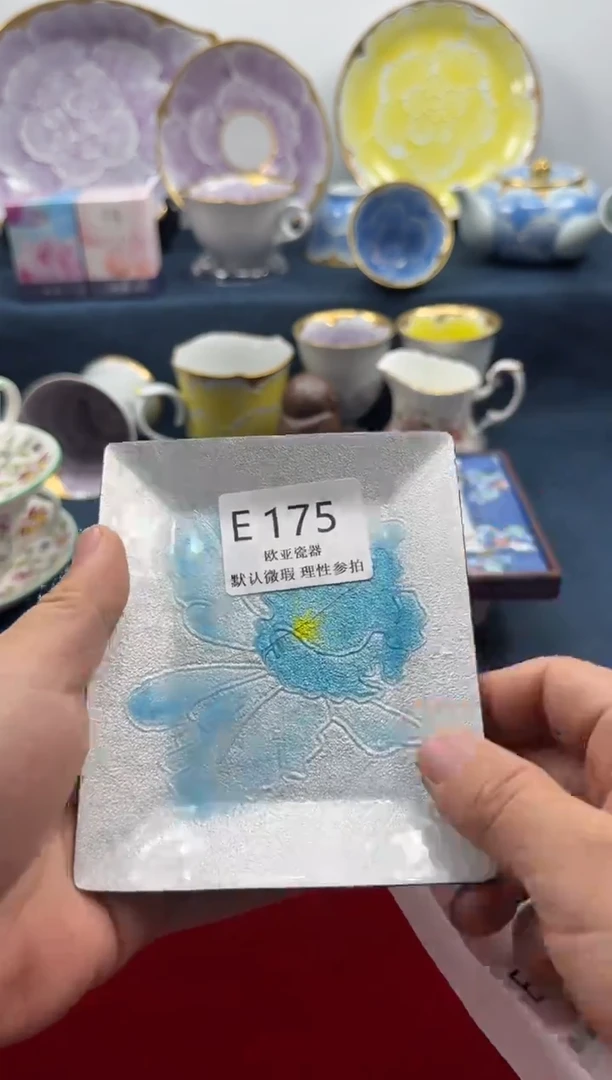 瓷片满****红瓷片    E175