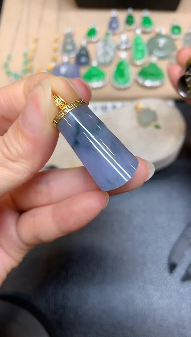 颈饰18K金镶嵌翡翠无事柱【无服务费