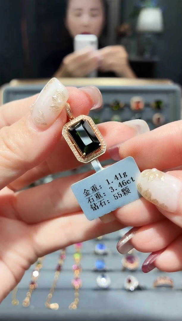 颈饰18K金镶嵌碧玺3.46.