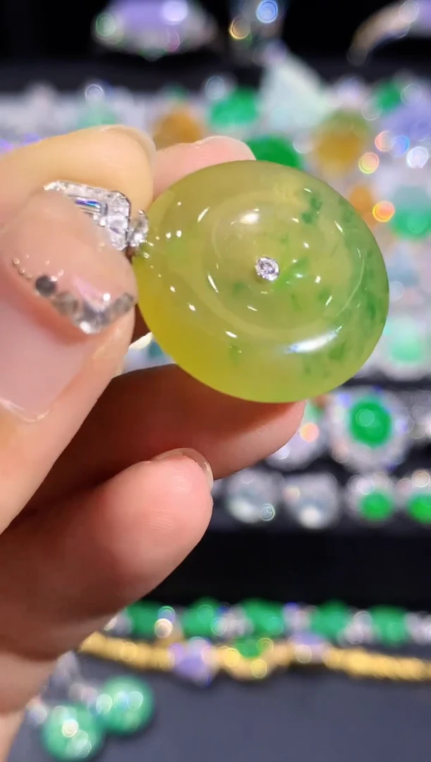 吊坠(不含链)18K金镶嵌翡翠多样性发其一