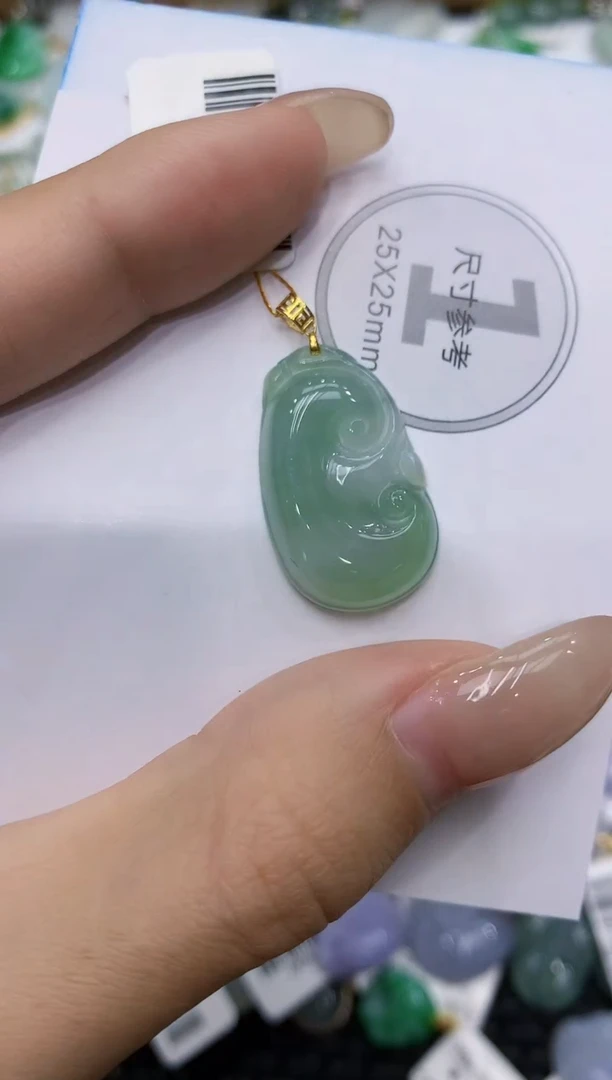 翡翠18K金镶嵌颈饰111111111111