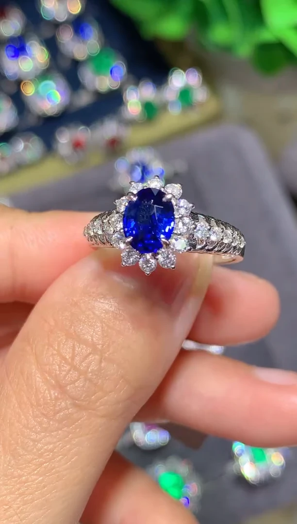 戒指蓝宝石18K金镶嵌1.2CT