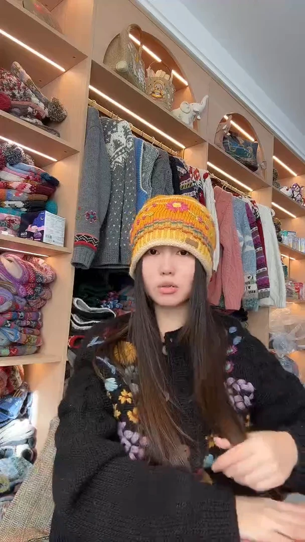 羊毛黄色卷边帽