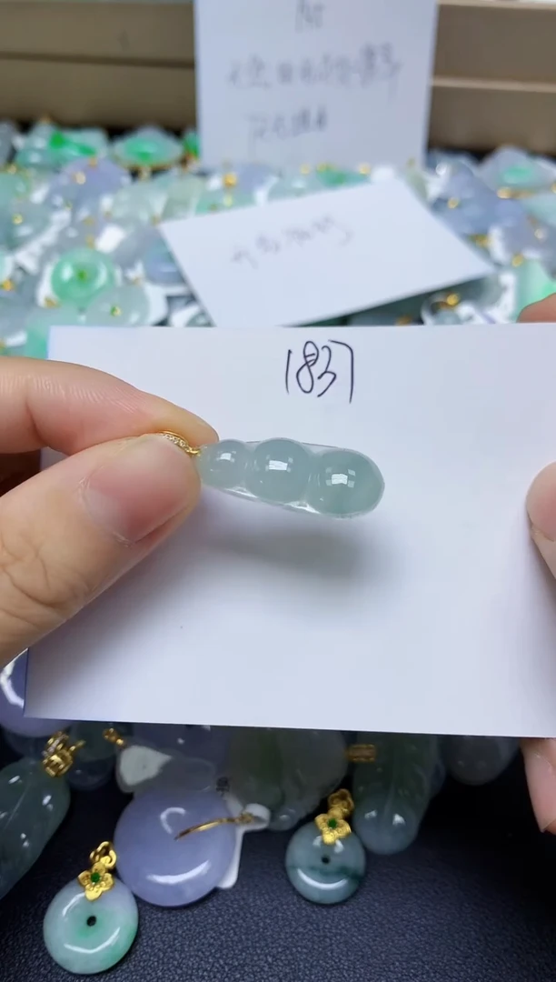 翡翠未镶嵌颈饰 天然缅甸翡翠A货