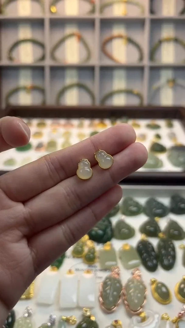 银S925镶嵌和田玉耳钉葫芦