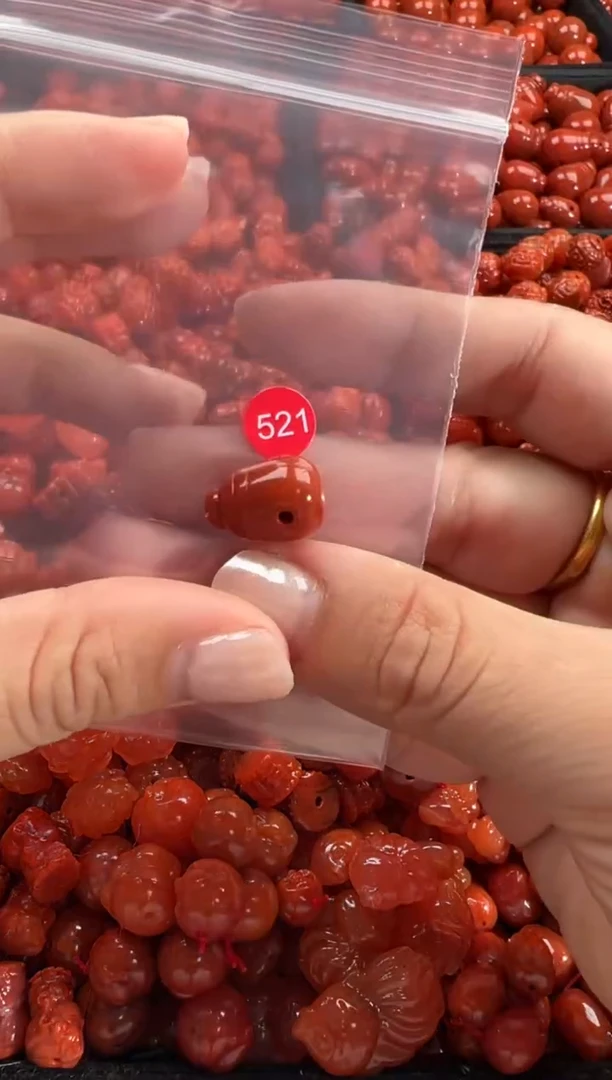 颈饰未镶嵌南红玛瑙1