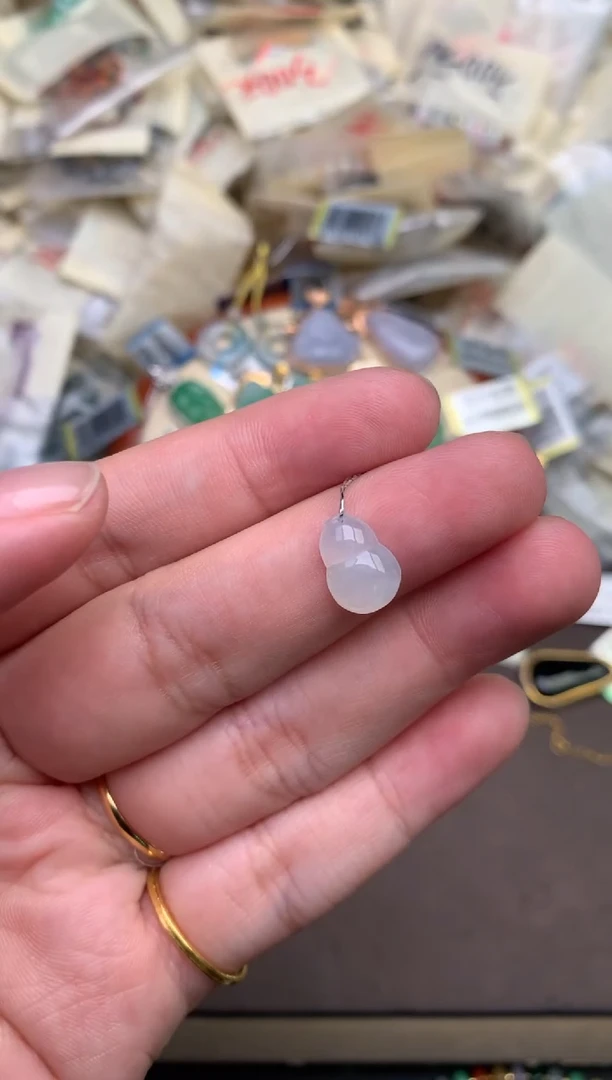 翡翠挂件未镶嵌 —