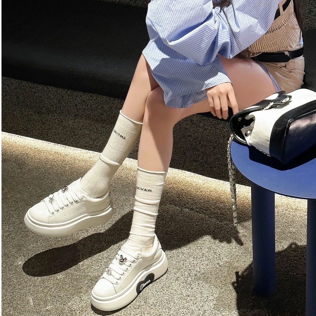 范秀厚底增高小白鞋女2025新款鞋子小个子女款板鞋百搭爱心休闲鞋