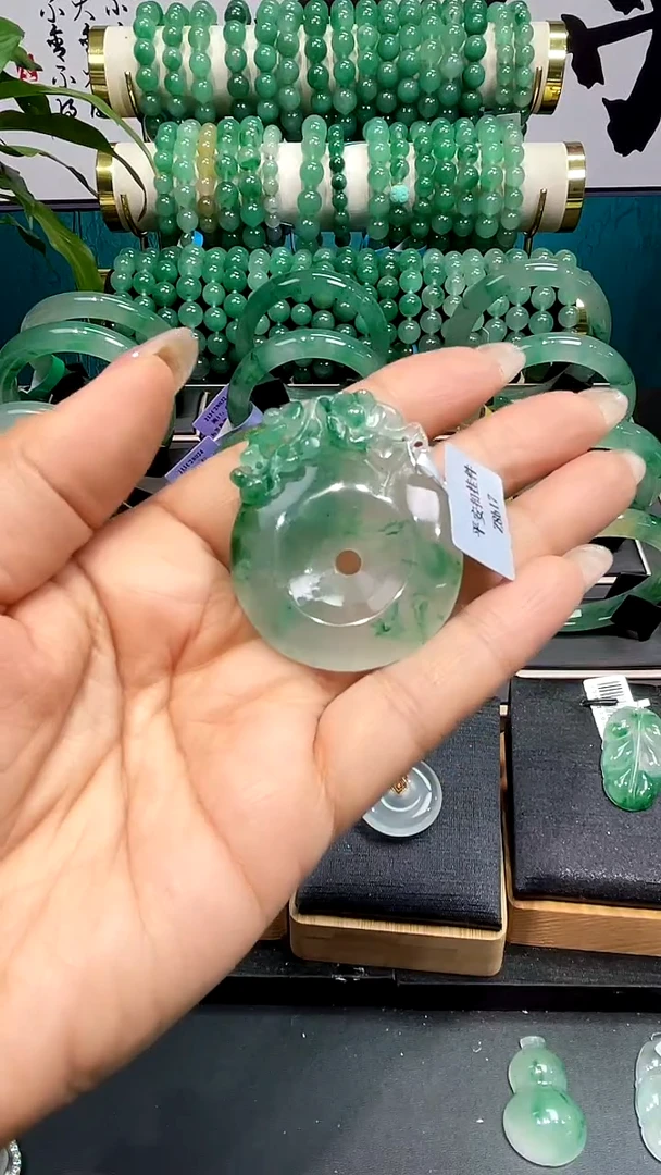 未镶嵌挂件石英质玉（非洲翠）平安扣