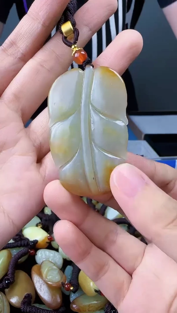 和田玉未镶嵌颈饰1