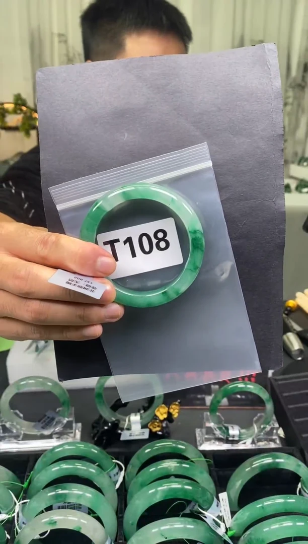 未镶嵌手镯石英质玉（非洲翠）58圈口T108