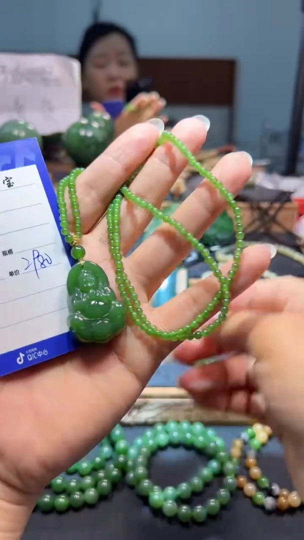 颈饰未镶嵌和田玉（碧玉）1