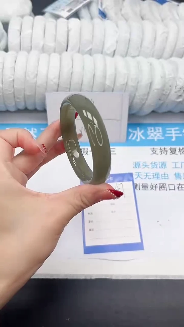 未镶嵌手镯石英质玉47-58.4HSC