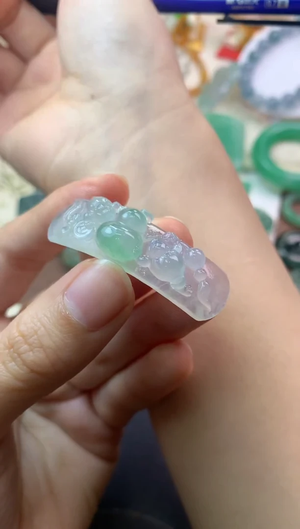 未镶嵌定制翡翠呱*毛货