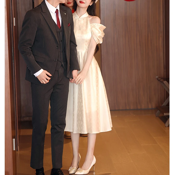 新中式香槟色订婚礼服裙2025新款敬酒服挂脖衣服一字肩小个子礼服