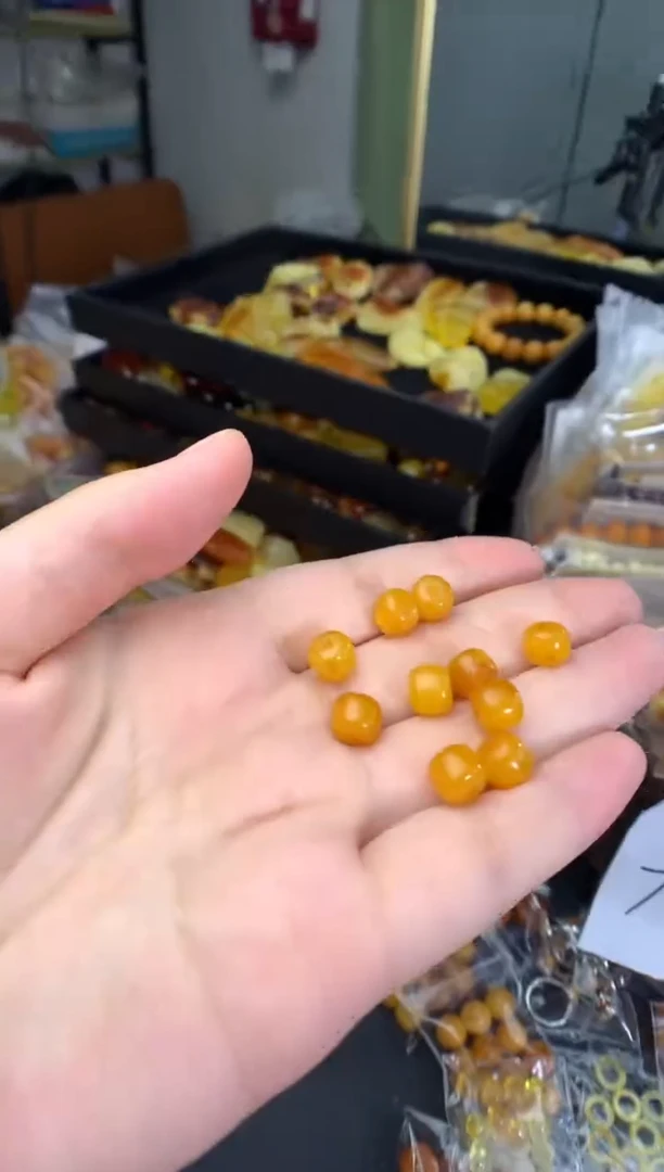 蜜蜡未镶嵌珠宝奇石05