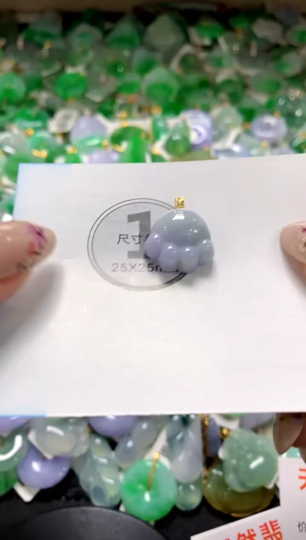 翡翠18K金镶嵌颈饰1111111111111111