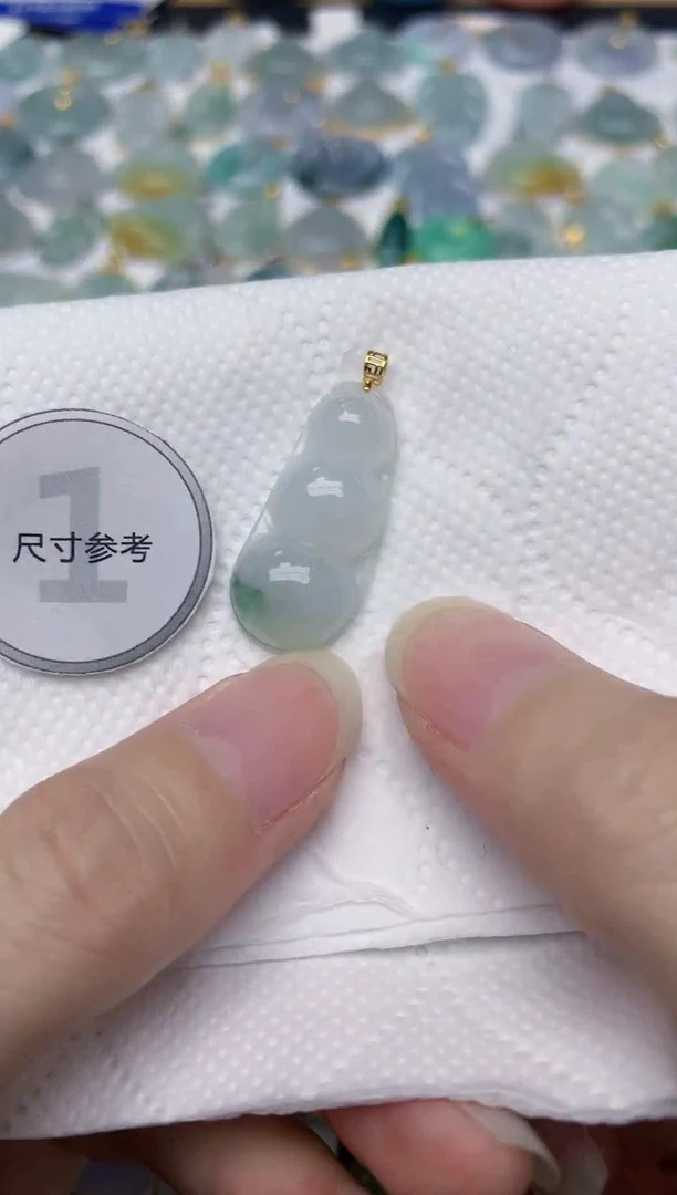 翡翠18K金镶嵌颈饰天然A货翡翠