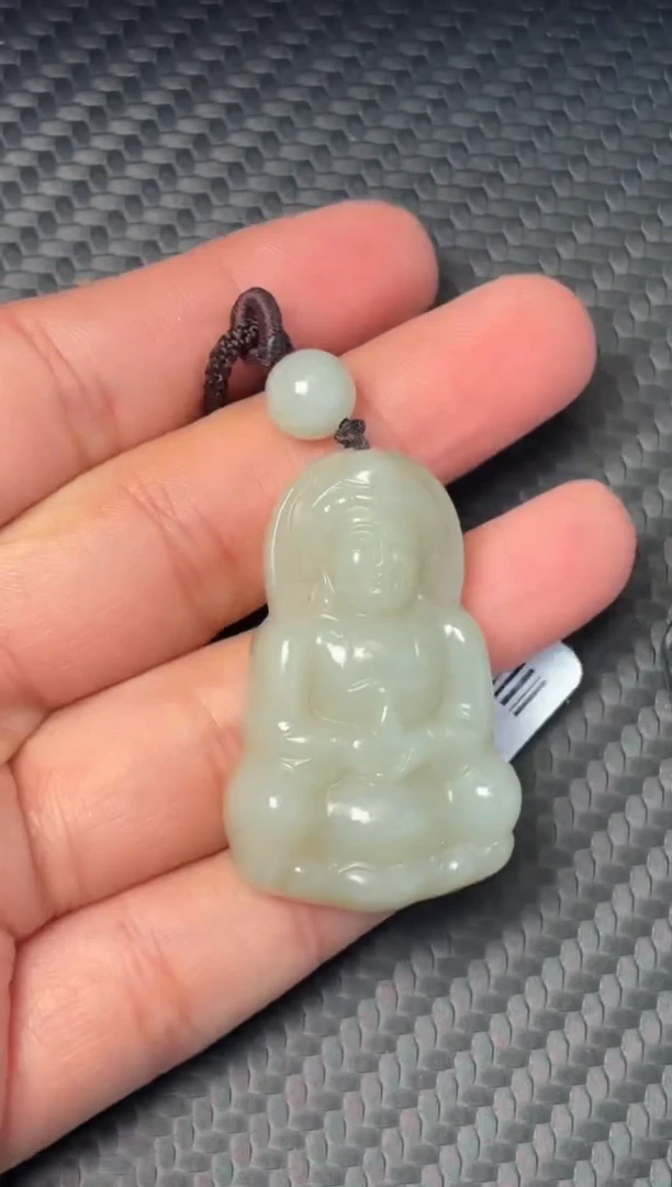 吊坠(赠链)未镶嵌和田玉且末微色差近矿吊坠m