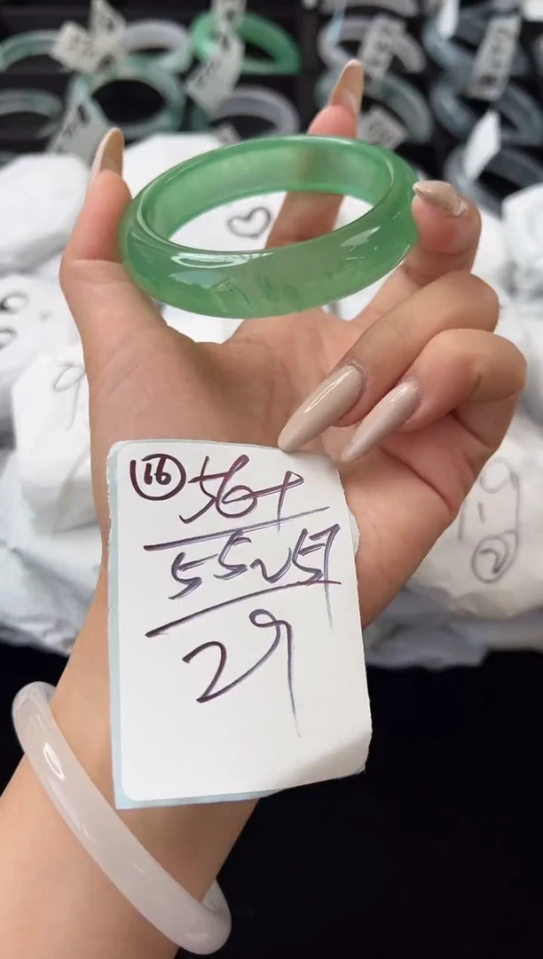 未镶嵌手镯石英质玉55-57圈口编号：16