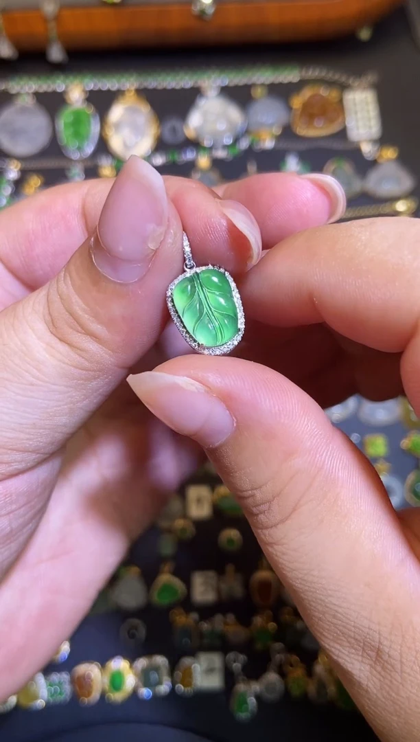 翡翠18K金镶嵌吊坠(不含链)1