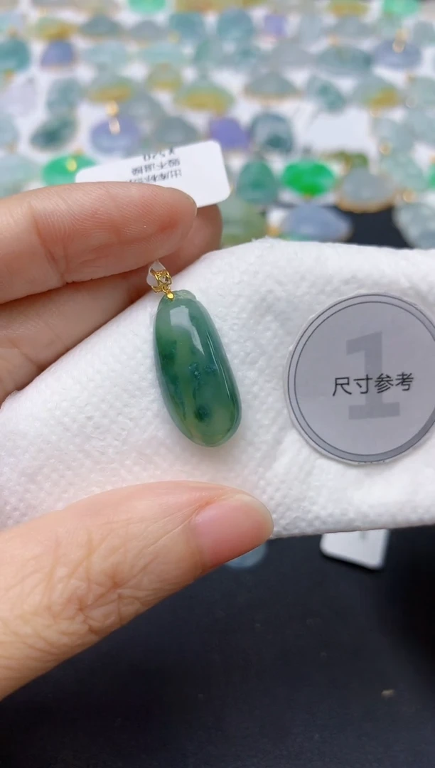 翡翠18K金镶嵌颈饰天然缅甸A货翡翠