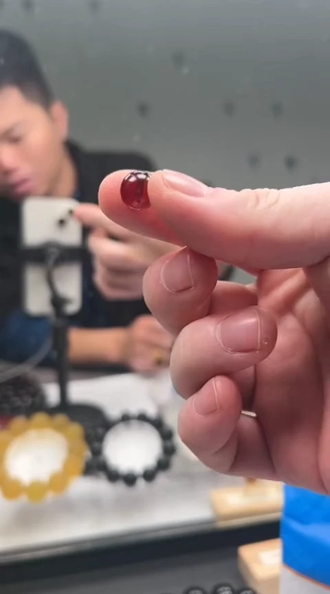 【闪购商品】琥珀吊坠(不含链)未镶嵌卡10血珀单珠