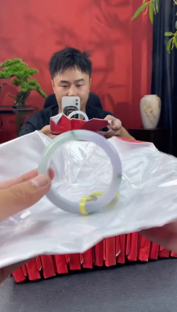 翡翠手镯未镶嵌2