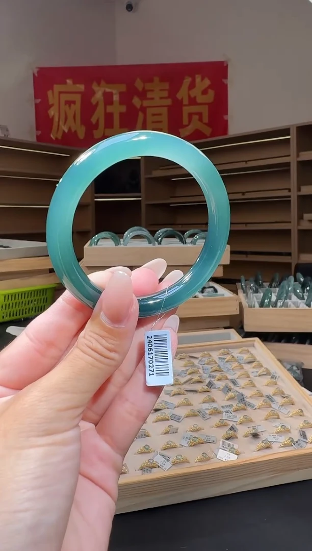 翡翠手镯未镶嵌54圈