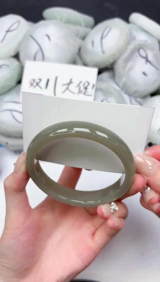 未镶嵌手镯石英质玉276-64.8