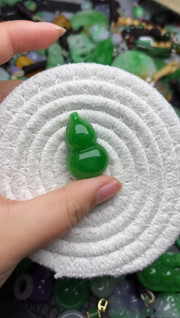 颈饰未镶嵌翡翠缅甸翡翠吊坠