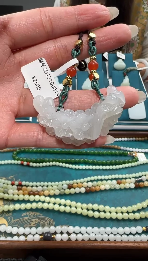 颈饰未镶嵌和田玉吊坠 ZD