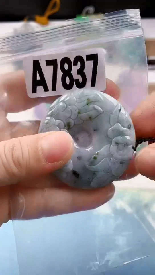 翡翠未镶嵌颈饰天然翡翠吊坠挂件