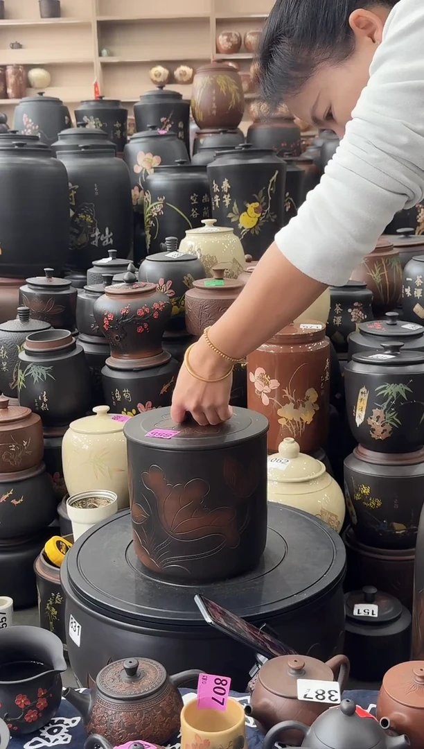 罐瑕疵茶叶罐   855  小八饼荷花