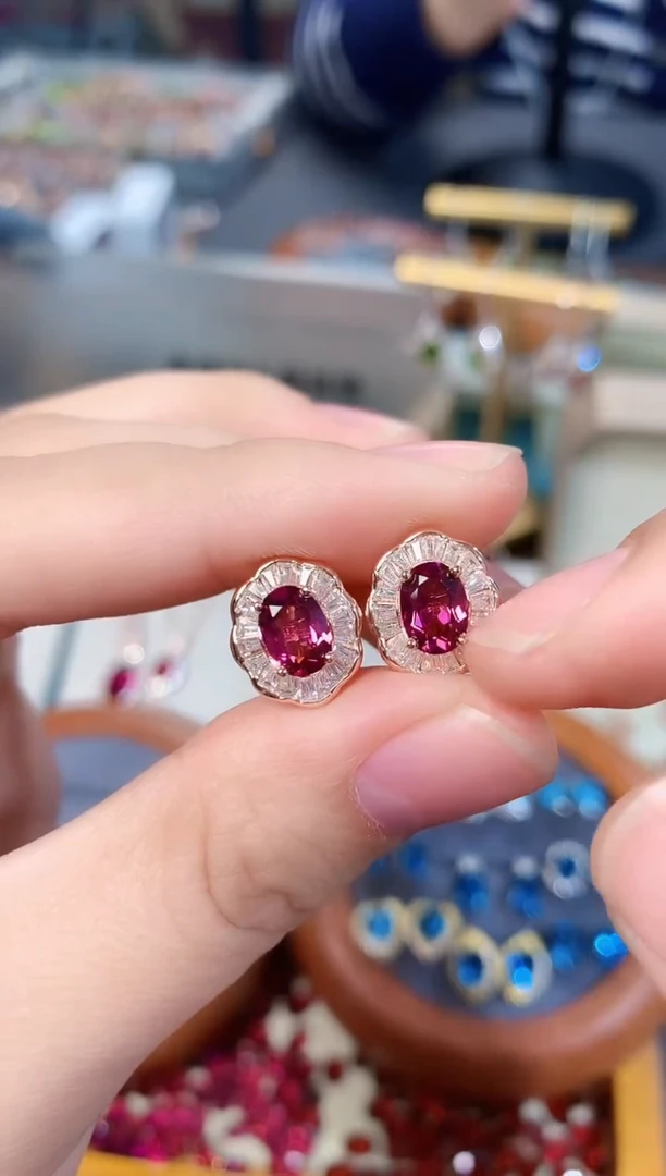 【闪购商品】石榴石耳钉银S925镶嵌天然镁铝