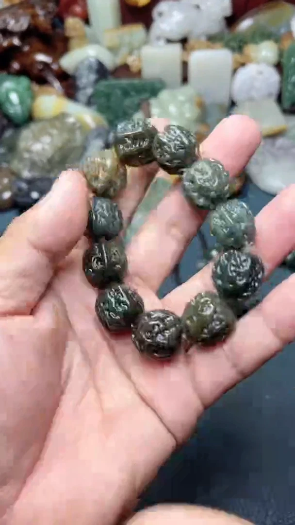 和田玉未镶嵌把件-