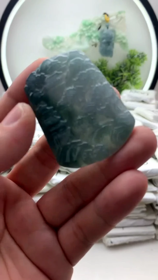 翡翠未镶嵌颈饰山水