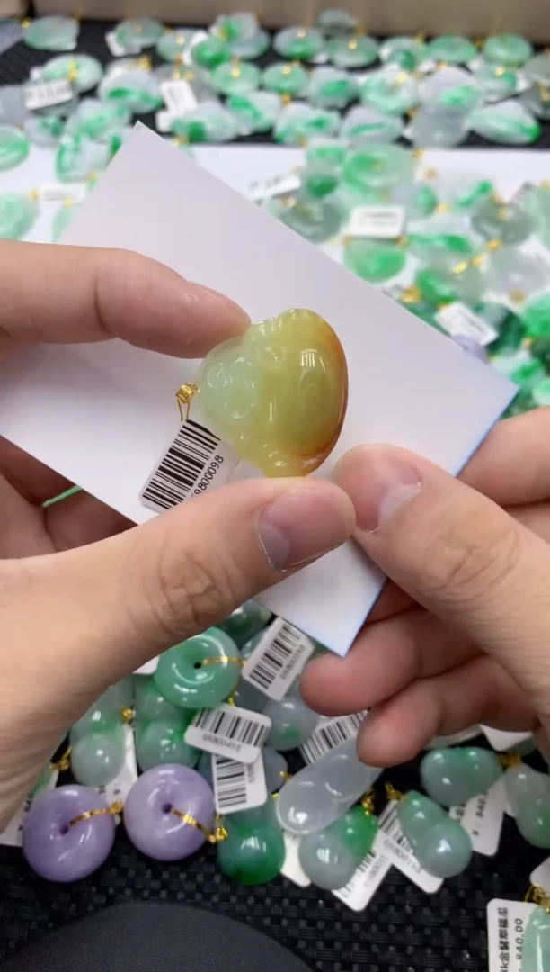 翡翠18K金镶嵌颈饰1111111111111