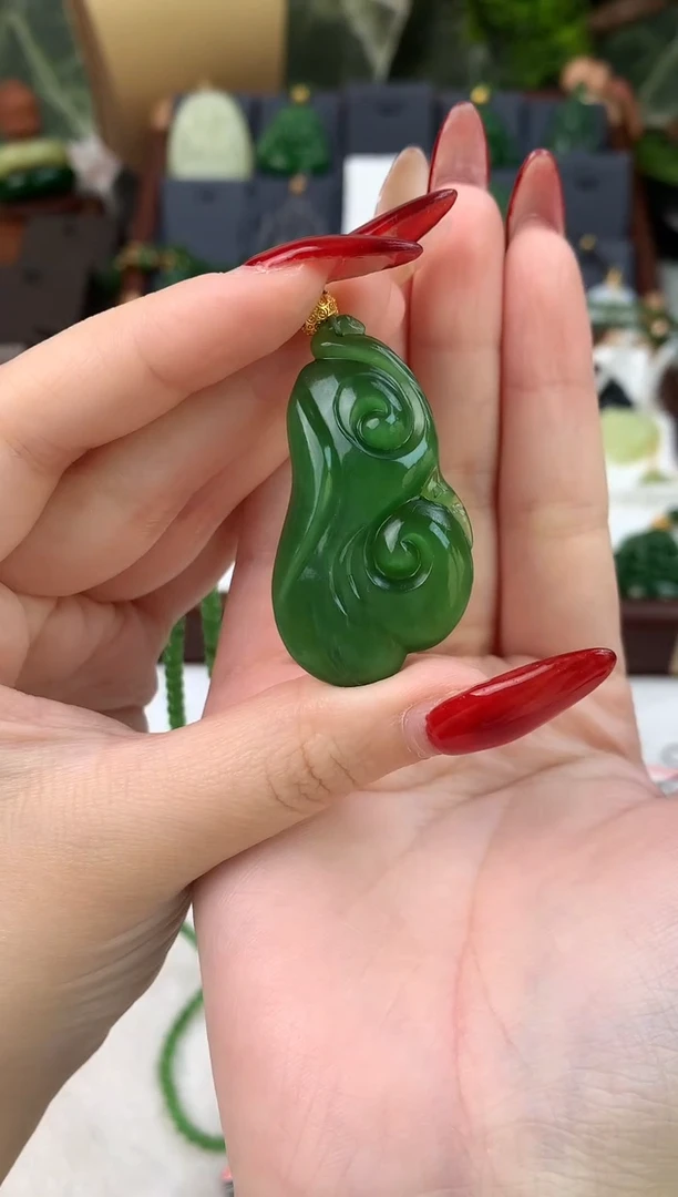 颈饰未镶嵌和田玉吊坠