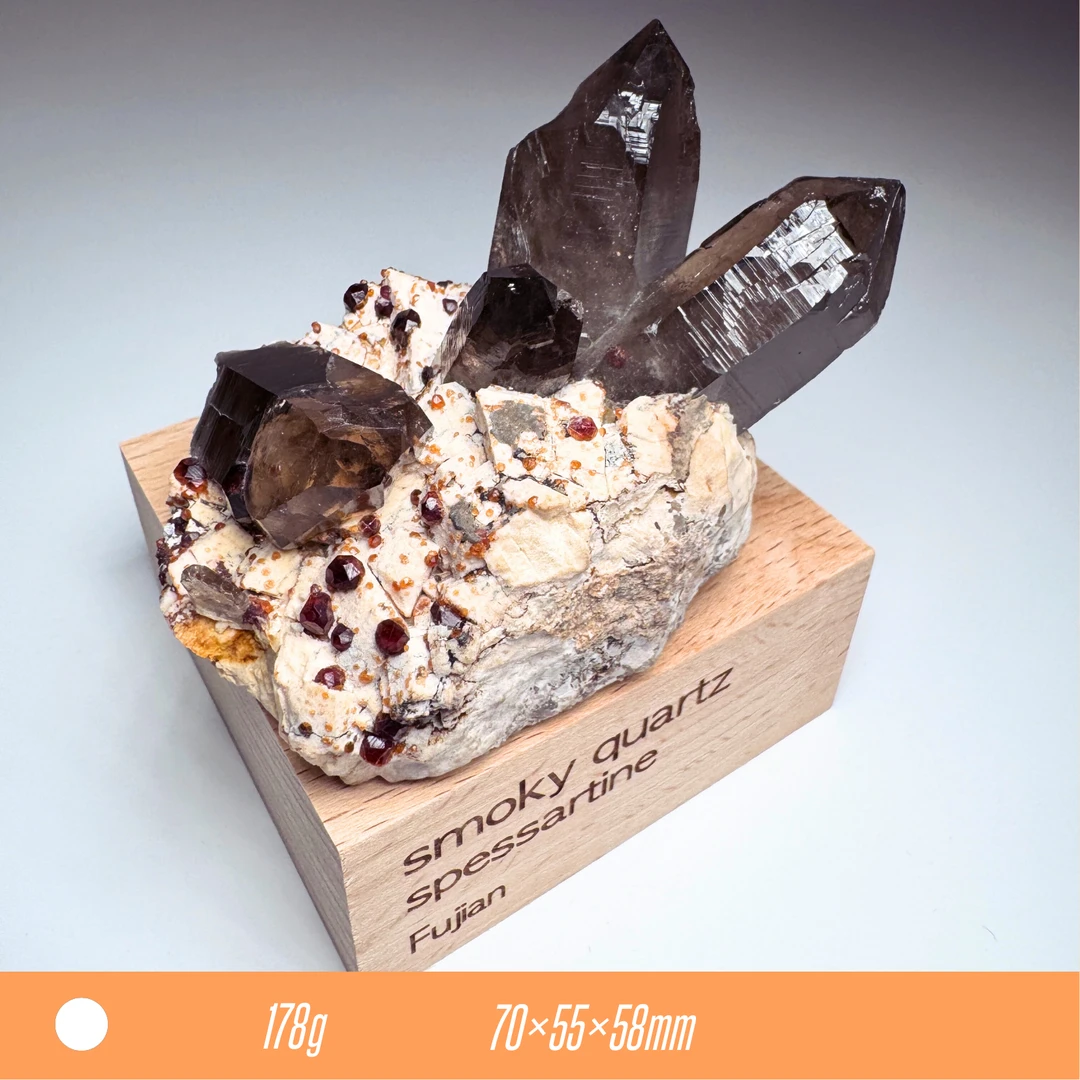 【烟晶-锰铝榴石/芬达石/福建云霄】水晶矿物标本摆设矿标收藏级