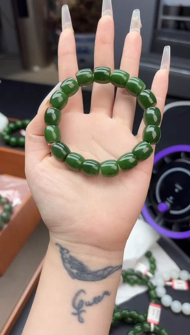 手串未镶嵌和田玉董小姐推荐 多样性发货 拍一发一by