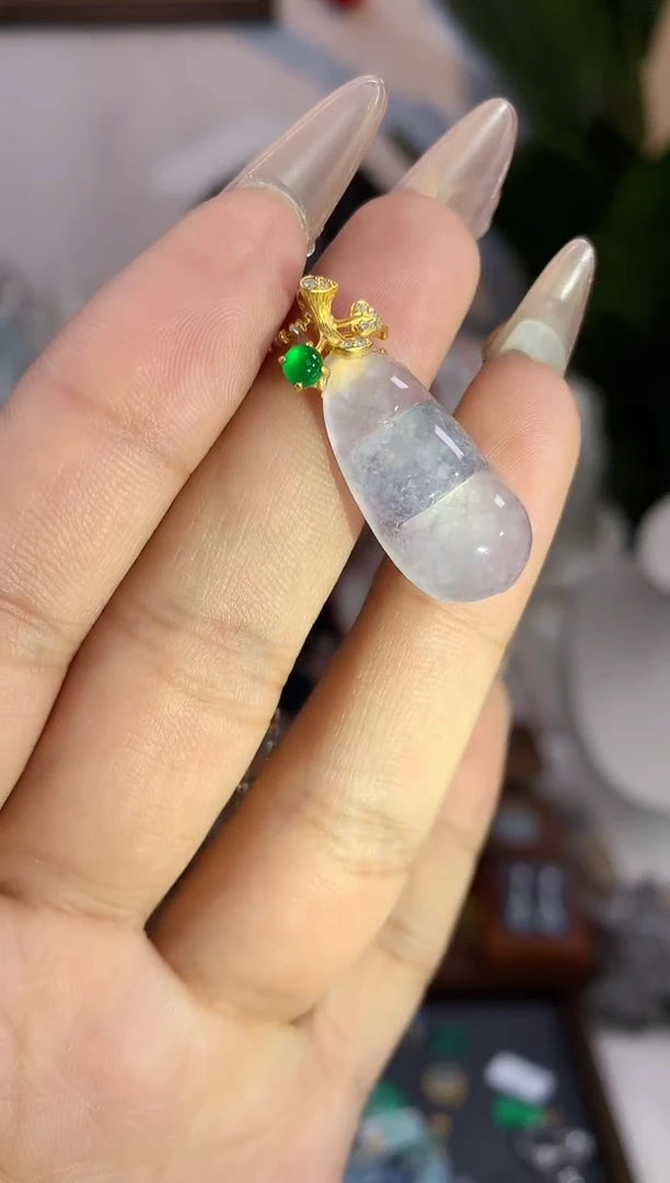 【闪购商品】翡翠吊坠(不含链)18K金镶嵌福豆