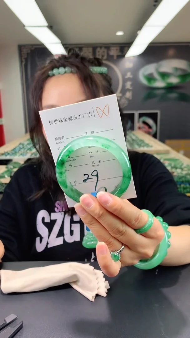 【闪购商品】石英质玉手镯未镶嵌53