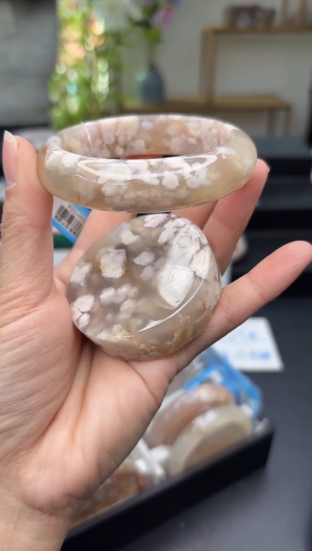 【闪购商品】石英质玉手镯未镶嵌C389(57圈赠送镯心)