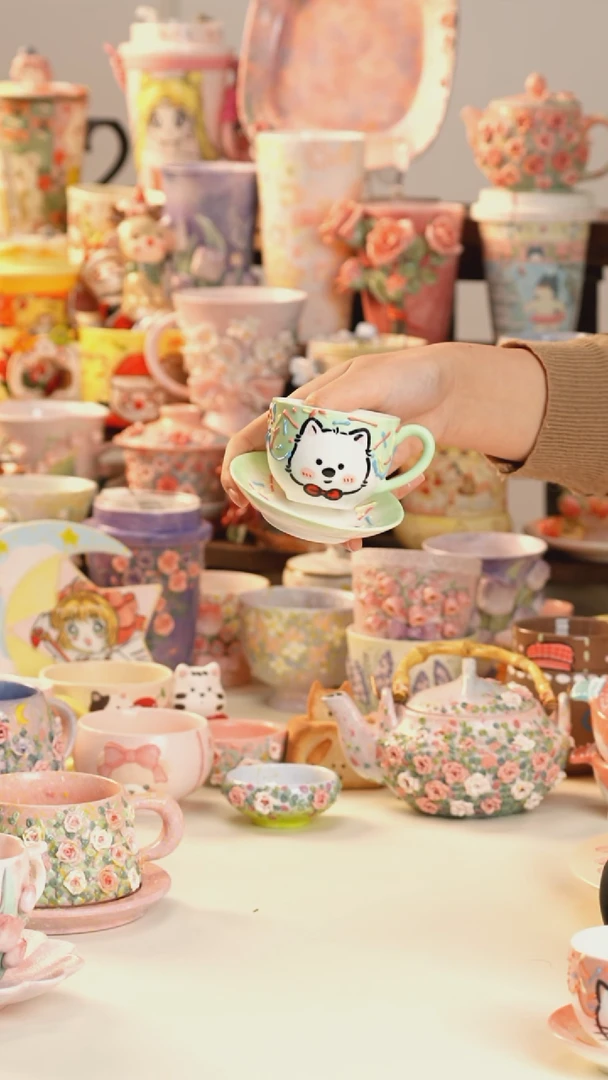 摆件陶景德镇釉下彩手绘设计师款陶瓷