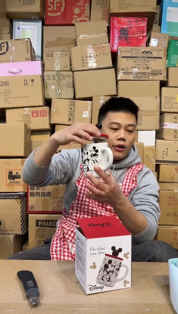 【闪购商品】杯原盒米奇带盖水杯11111